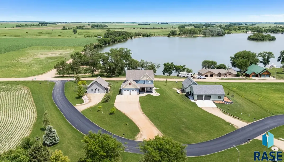 101 Lakeview Dr, Hurley, SD 57036 - #1