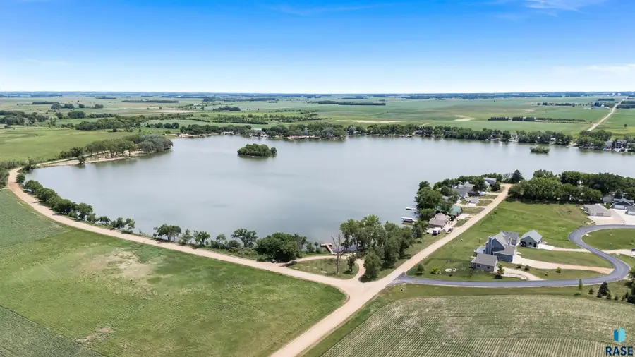 101 Lakeview Dr, Hurley, SD 57036 - #2