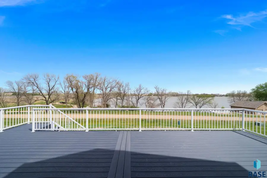 101 Lakeview Dr, Hurley, SD 57036 - #3