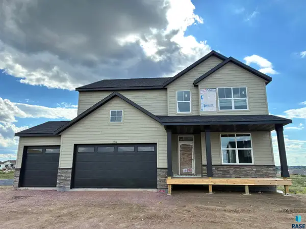 2713 S Copper Creek Ave, Sioux Falls, SD 57110