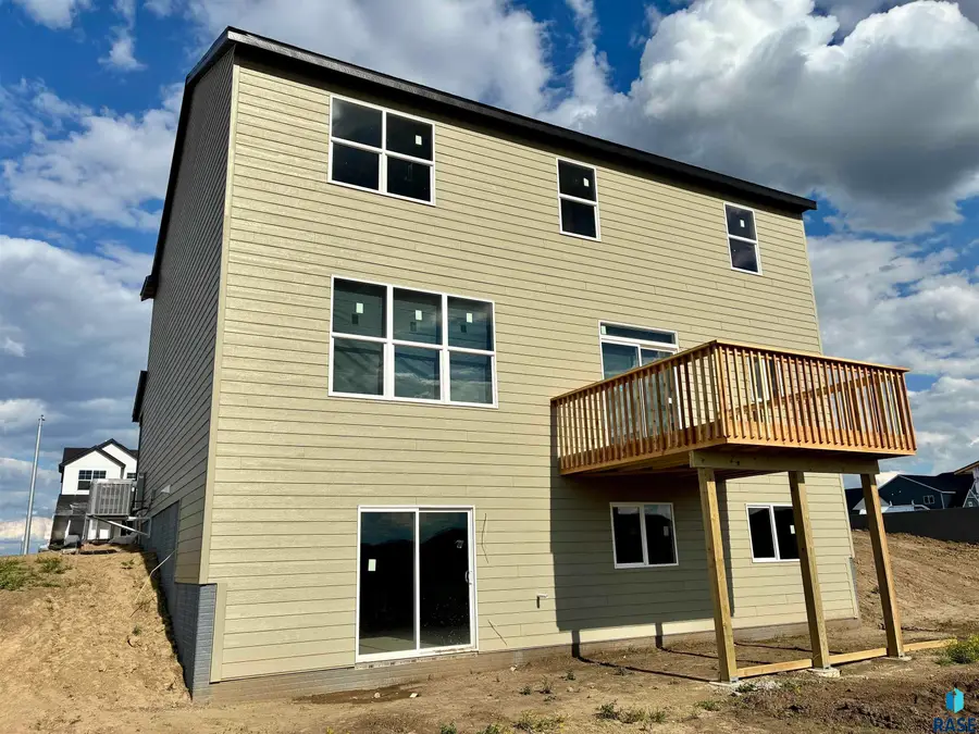 2713 S Copper Creek Ave, Sioux Falls, SD 57110 - #2