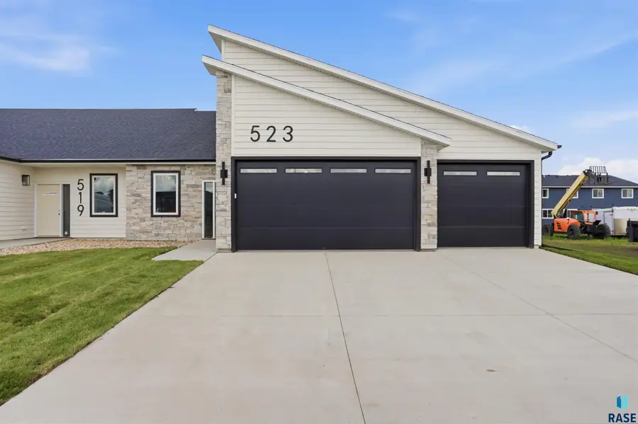 523 Bunyan Dr, Harrisburg, SD 57032 - #2