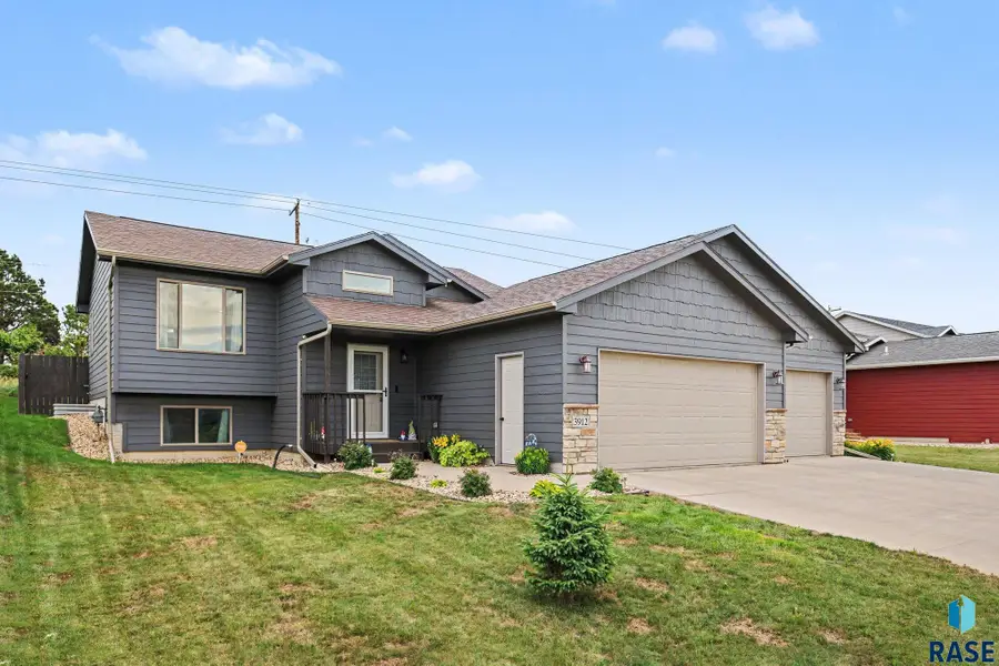 3912 S Pisidian Ave, Sioux Falls, SD 57110 - #2