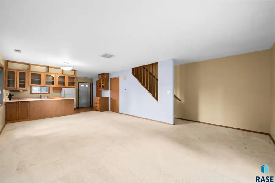 1206 S Bridgeport Pl, Sioux Falls, SD 57106 - #3