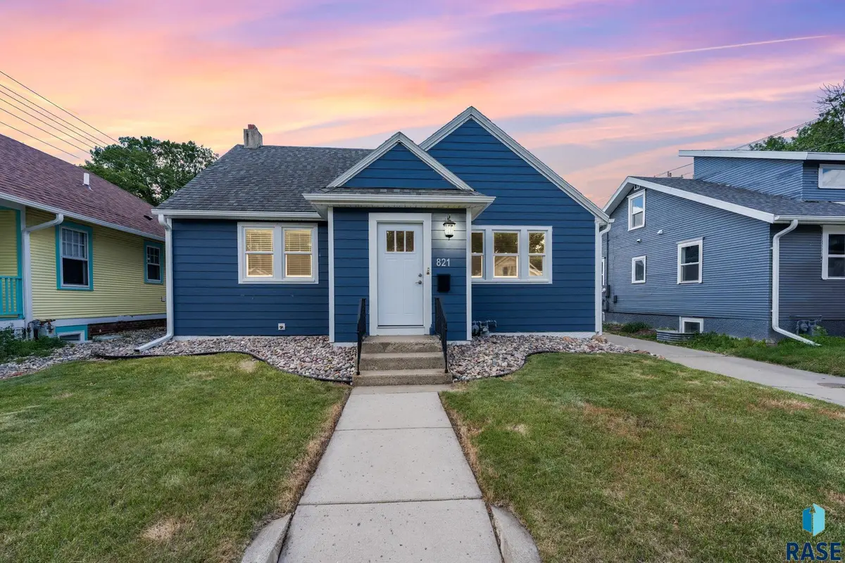 821 W 22nd St, Sioux Falls, SD 57105 - #1