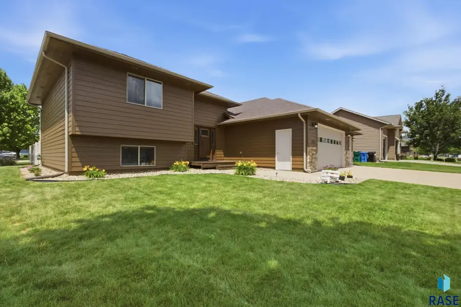 2301 N Devon Ave, Tea, SD 57064 - #2