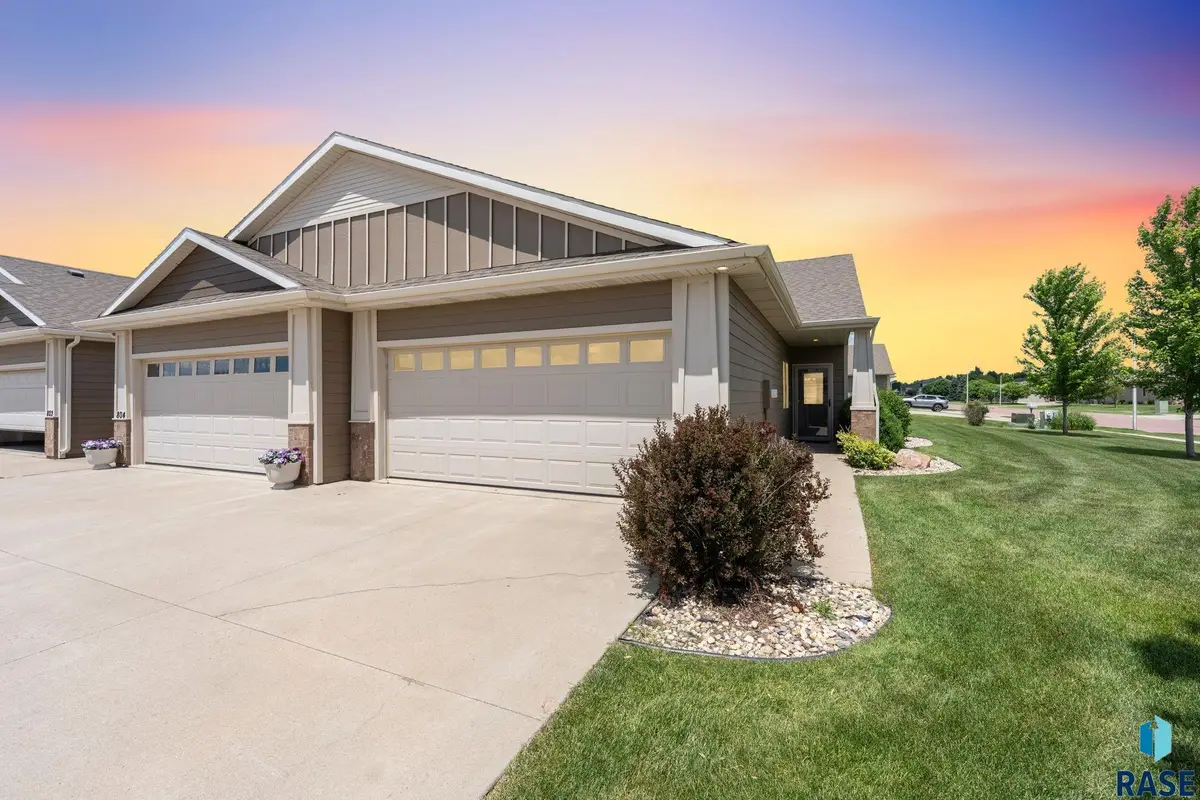 806 E El Dorado Ct, Sioux Falls, SD 57108 - #1