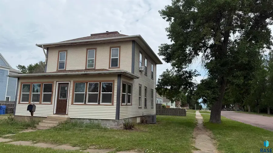400 W Spruce St, Beresford, SD 57004 - #3