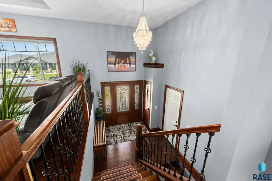 1720 N Paddington Trl, Sioux Falls, SD 57110 - #3