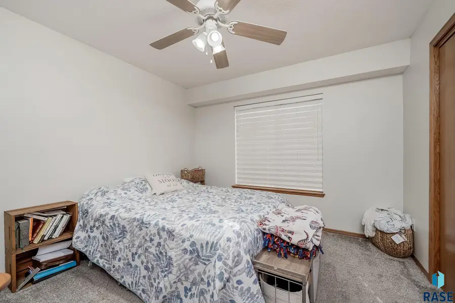 7425 W 52nd St, Sioux Falls, SD 57106 - #2