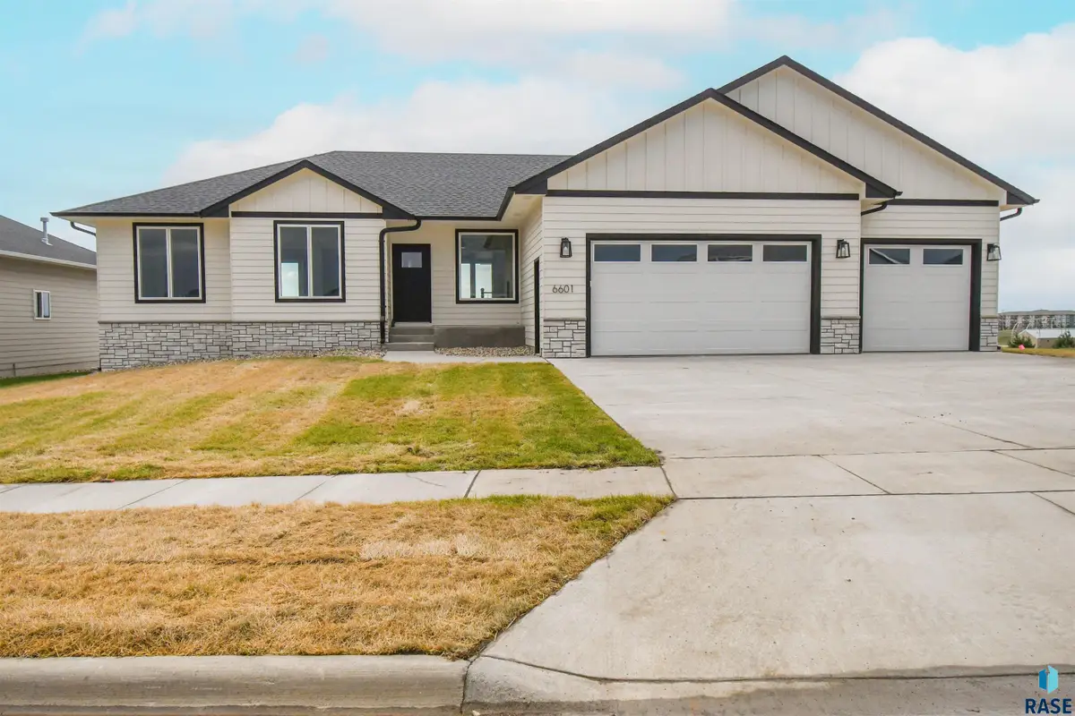 6601 E Fieldview St, Sioux Falls, SD 57110 - #1