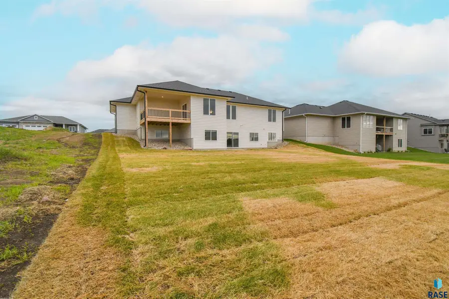 6601 E Fieldview St, Sioux Falls, SD 57110 - #2