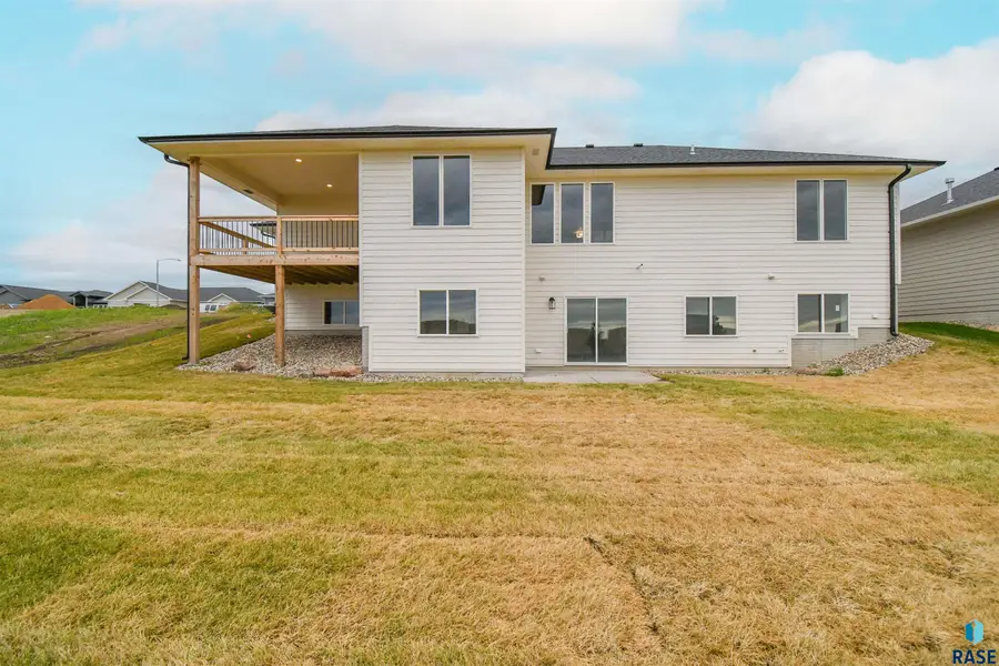 6601 E Fieldview St, Sioux Falls, SD 57110 - #3