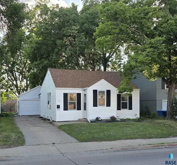 1111 N Kiwanis Ave, Sioux Falls, SD 57104