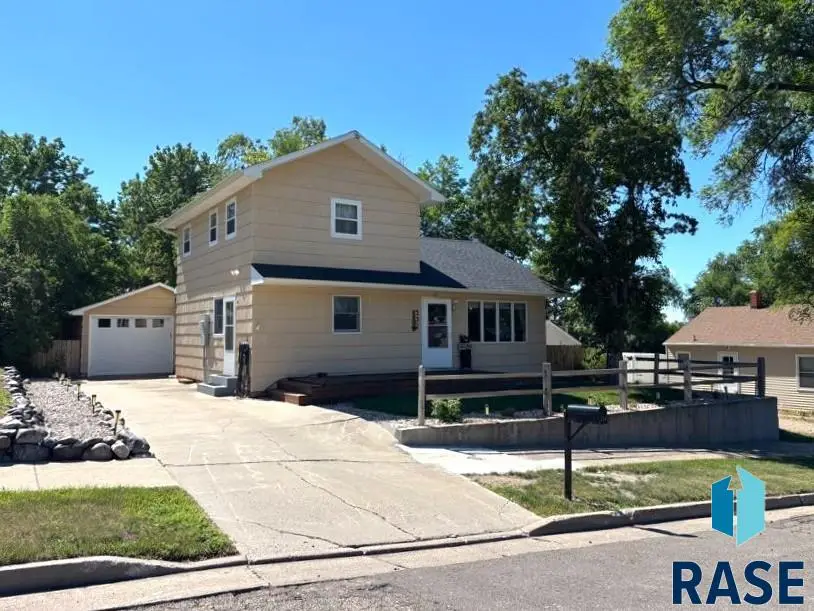 114 N Maple Ave, Pierre, SD 57501 - #1