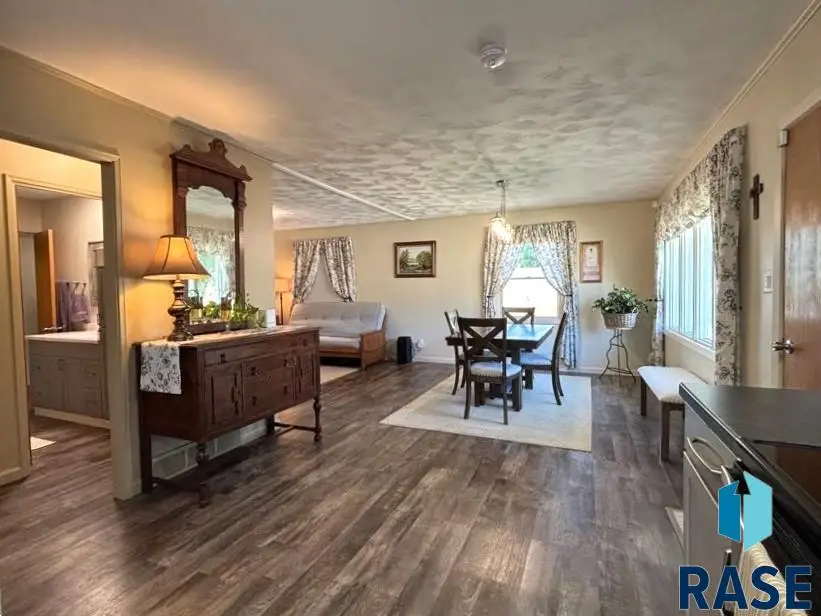 114 N Maple Ave, Pierre, SD 57501 - #2