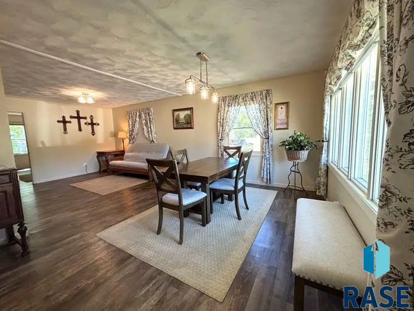 114 N Maple Ave, Pierre, SD 57501 - #3