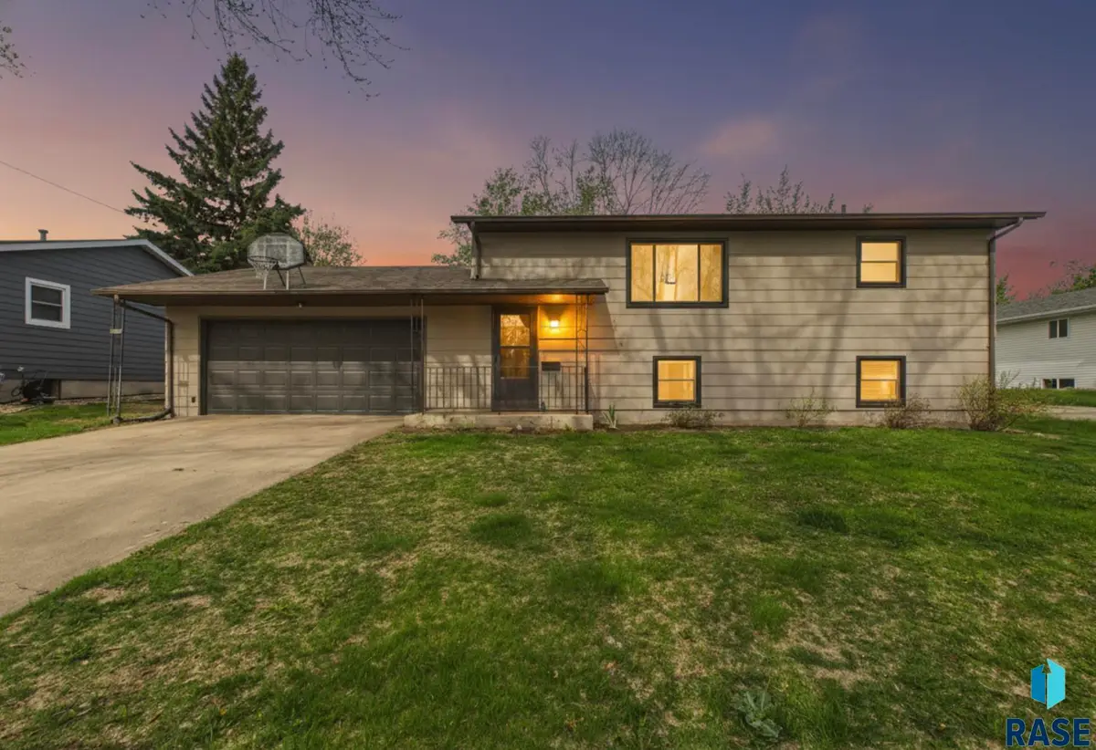 701 S Rohl Dr, Sioux Falls, SD 57103 - #1