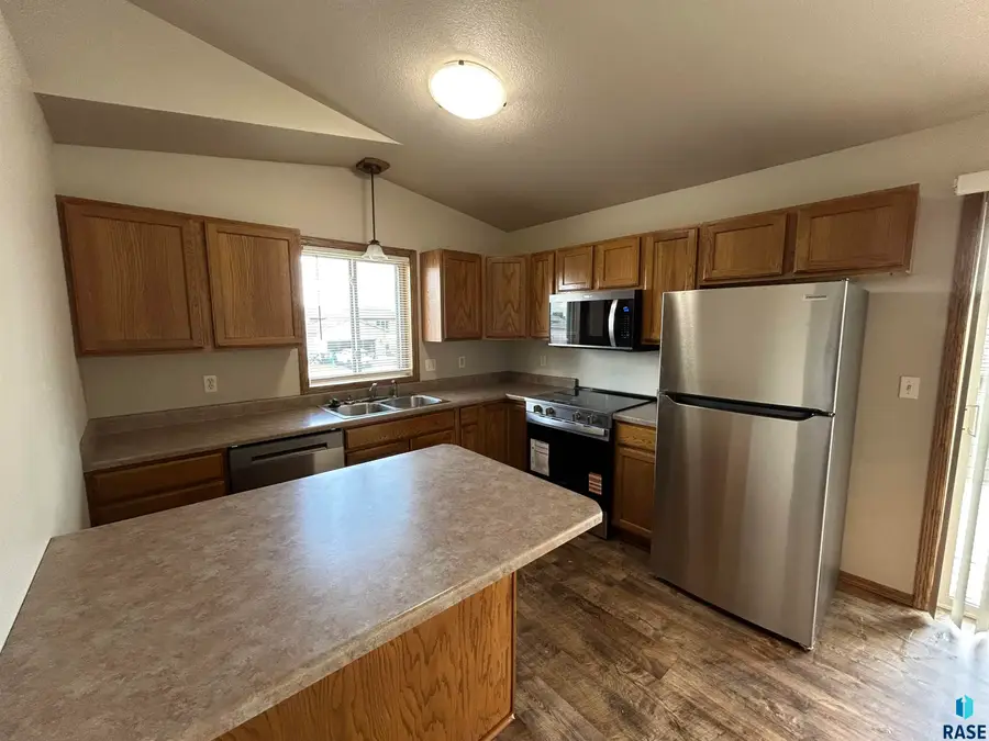 507 Almond Ave, Harrisburg, SD 57032 - #2