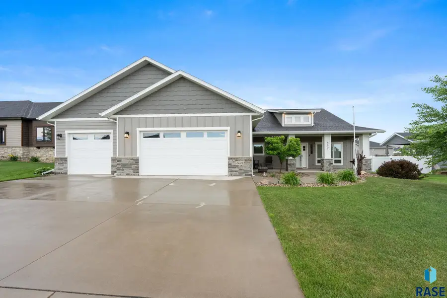 6601 E 33rd St, Sioux Falls, SD 57110 - #2