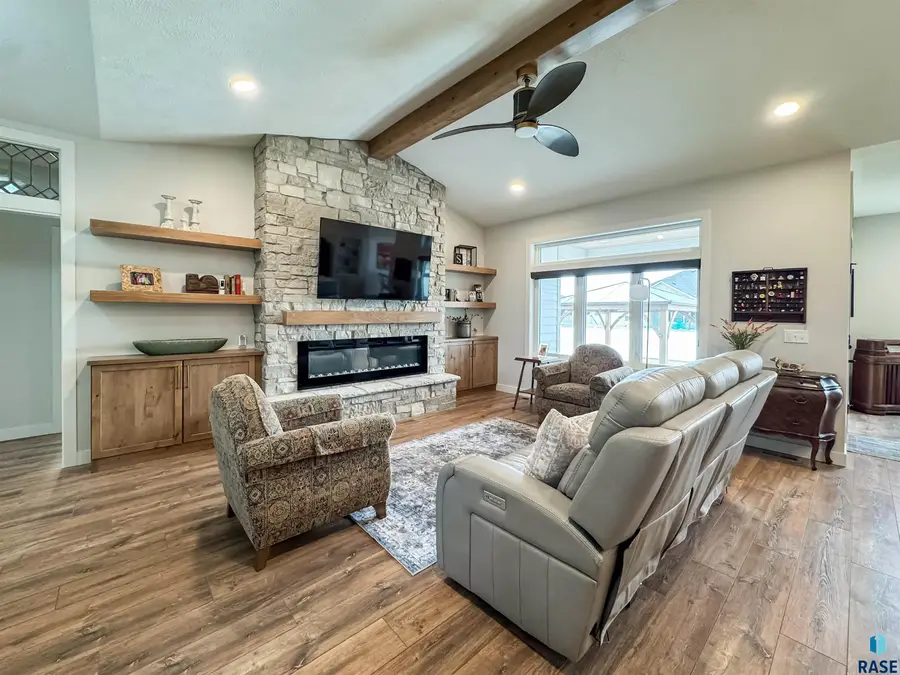 5504 E Morningside Cir, Sioux Falls, SD 57110 - #2