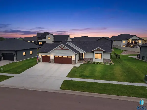 1014 Tee Off Trl, Dell Rapids, SD 57022