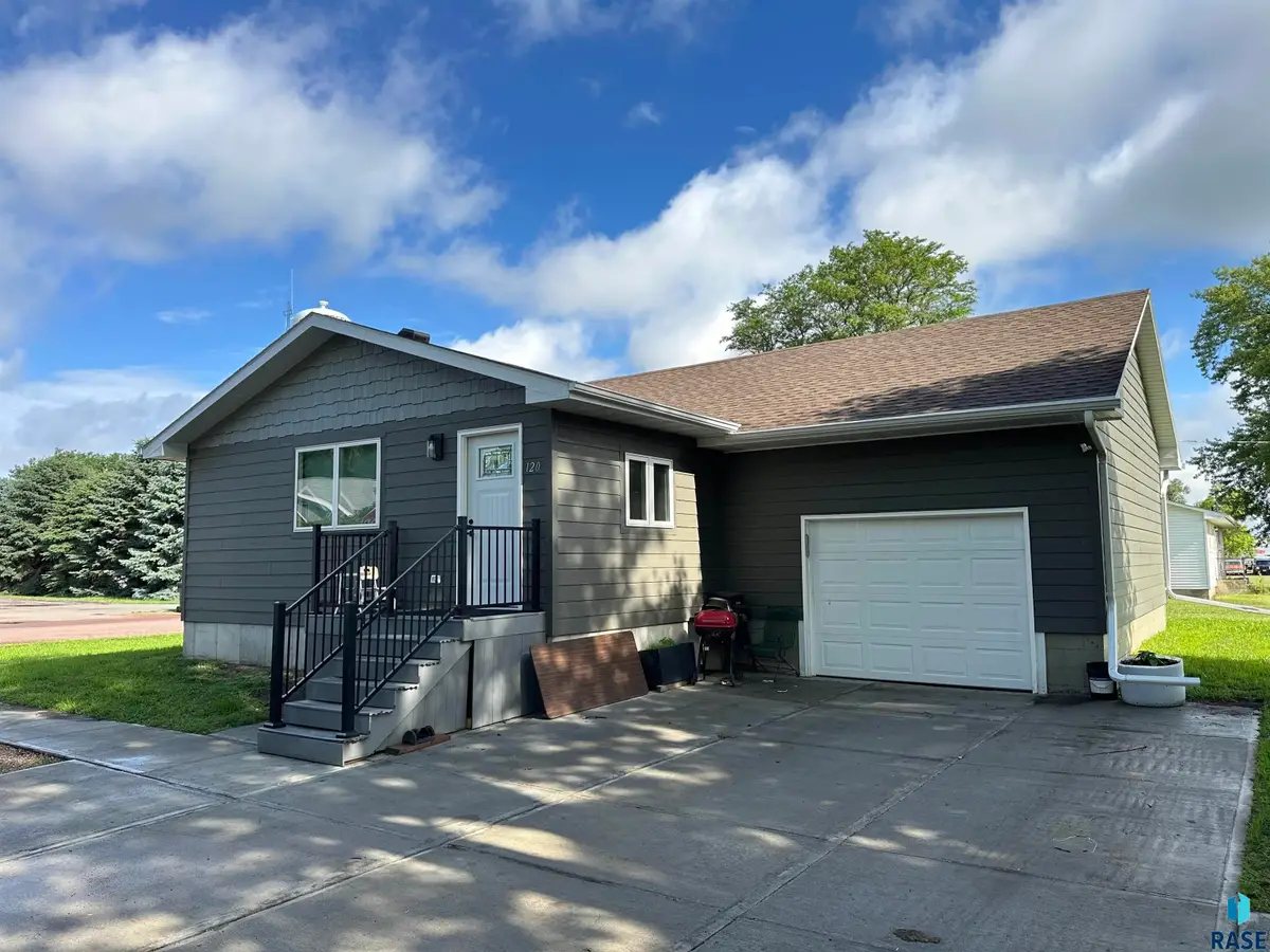 120 W 5th St, Freeman, SD 57029 - #1