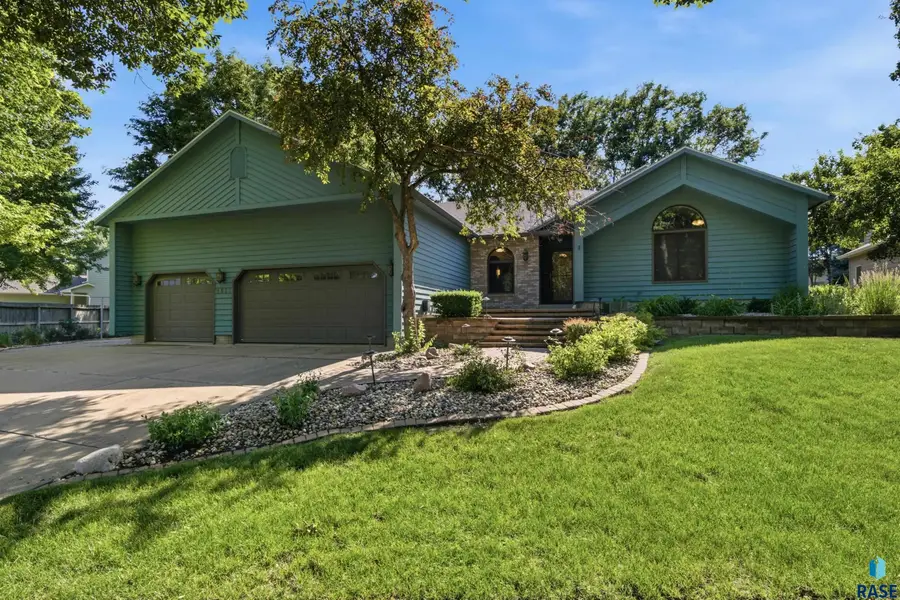 4517 S River Oaks Dr, Sioux Falls, SD 57105 - #2
