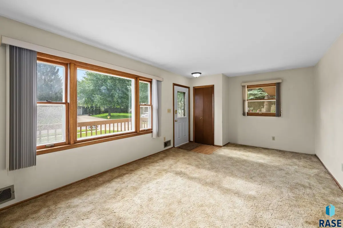1301 S Joliet Ave, Sioux Falls, SD 57110 - #1
