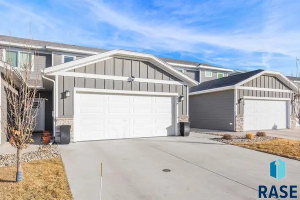 4416 E Whisper Ridge Pl, Sioux Falls, SD 57108