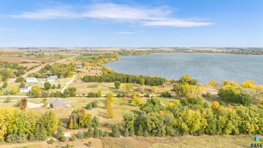 Cottonwood Cv, Madison, SD 57042 - #3