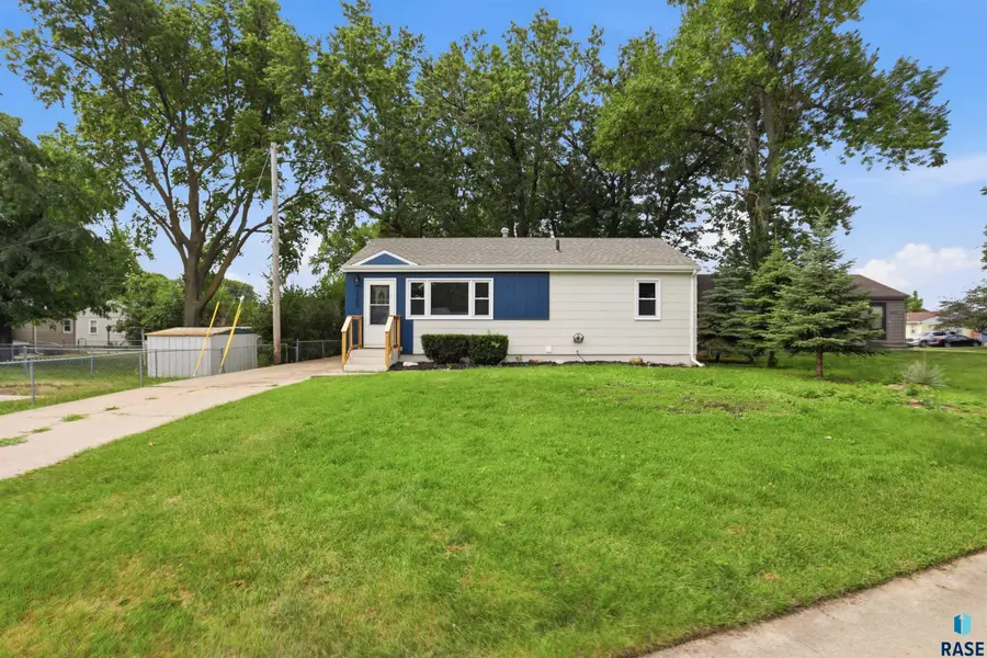 1305 W Thompson Dr, Sioux Falls, SD 57105 - #3