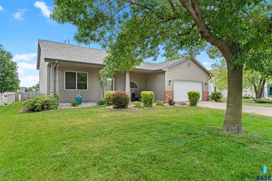 903 Hemlock St, Harrisburg, SD 57032 - #3
