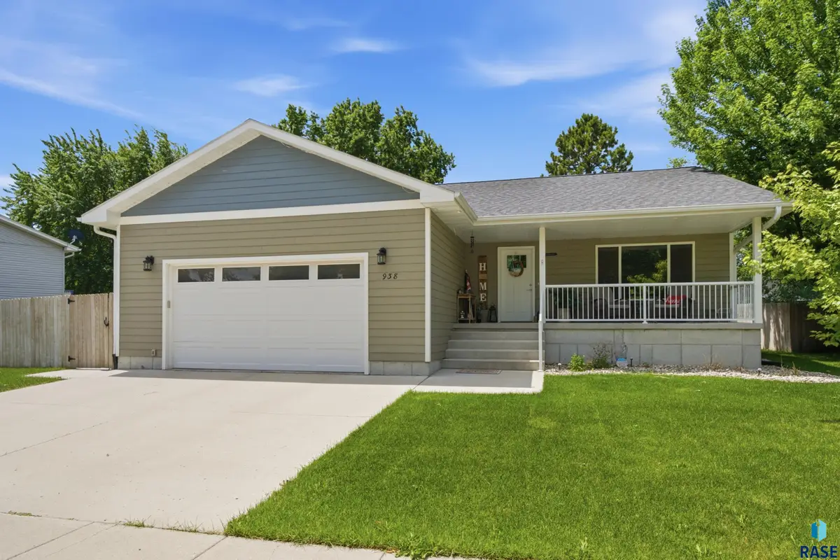 938 Broken Bow Trl, Brookings, SD 57006 - #1