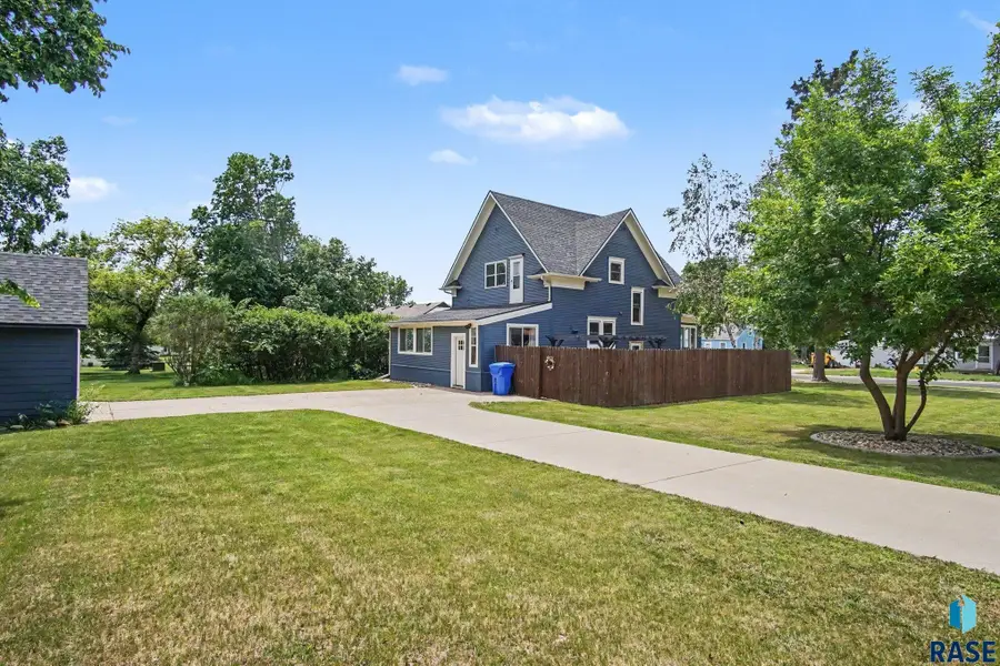 618 Lincoln Ave, Madison, SD 57042 - #2
