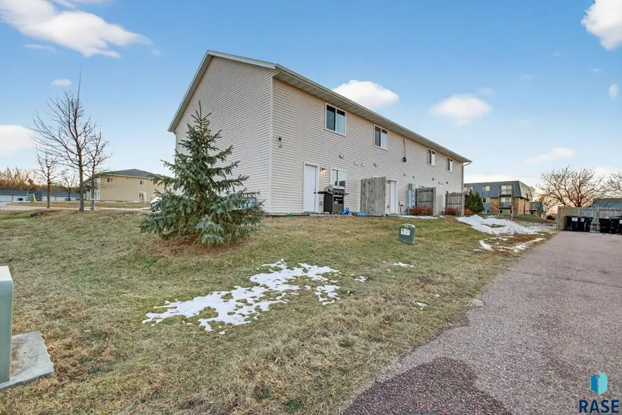 2800 E Madison St #1-4, Sioux Falls, SD 57103 - #3