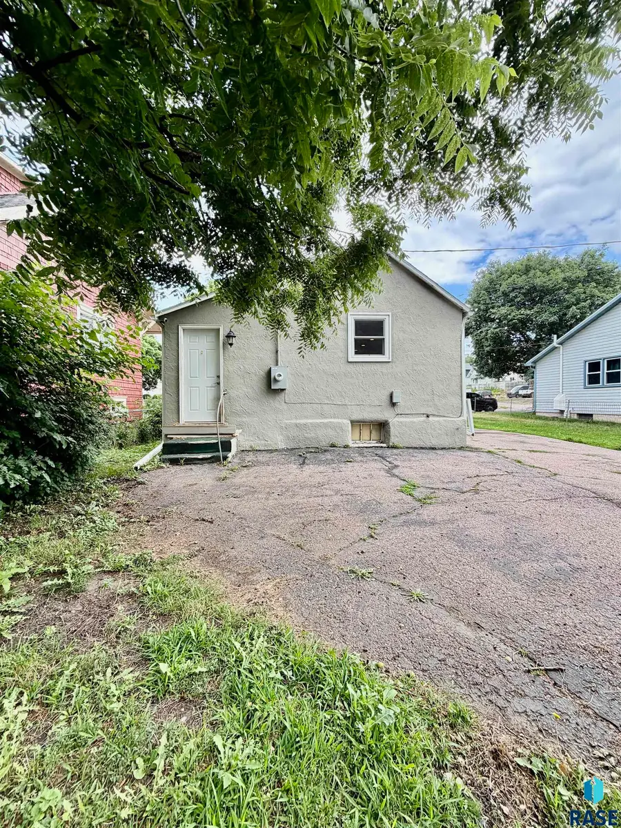 425 N Menlo Ave, Sioux Falls, SD 57104 - #2