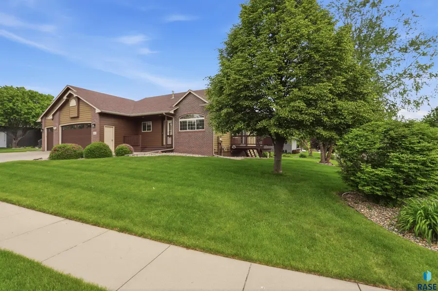 3420 S Fernwood Ave, Sioux Falls, SD 57110 - #2