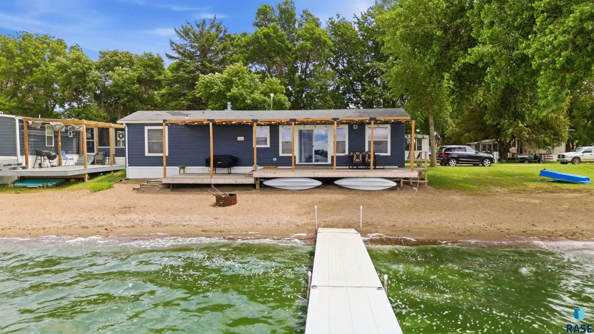 6413 Hares Point Rd, Wentworth, SD 57075 - #1