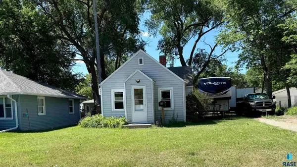 1031 E 1st Ave, Mitchell, SD 57301