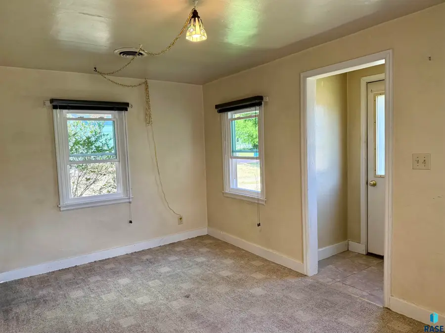 1031 E 1st Ave, Mitchell, SD 57301 - #3