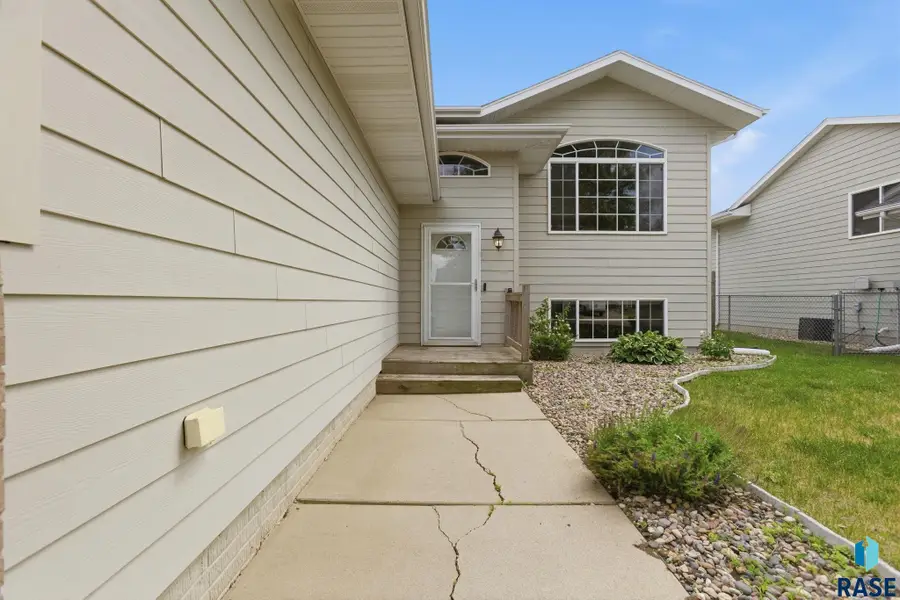 7409 W 50th St, Sioux Falls, SD 57106 - #2