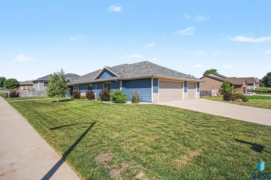 5800 W Yukon Trl, Sioux Falls, SD 57107 - #3