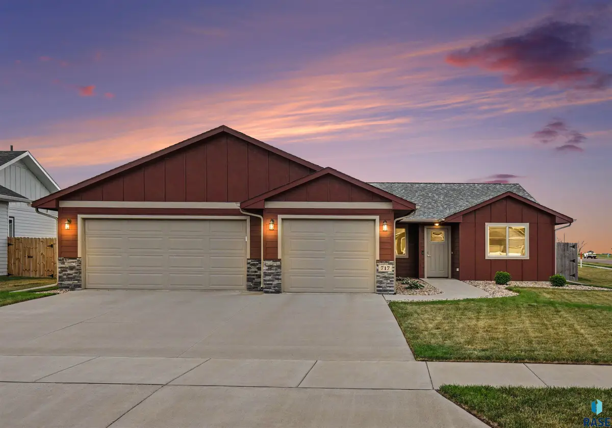 717 N Main St, Lennox, SD 57039 - #1