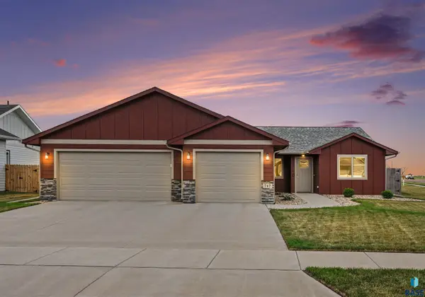 717 N Main St, Lennox, SD 57039