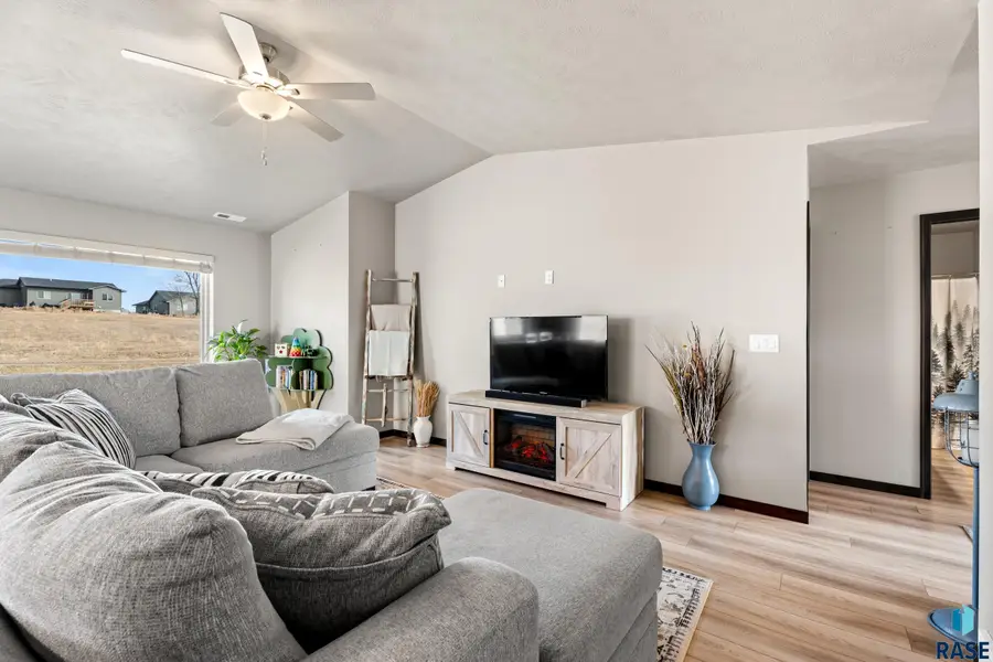 240 N Ceylon Ave, Tea, SD 57064 - #2
