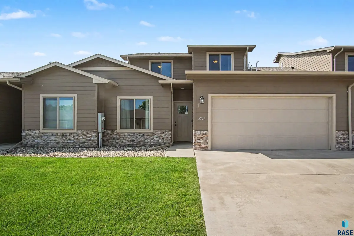 2713 E Meadowside Pl, Sioux Falls, SD 57108 - #1