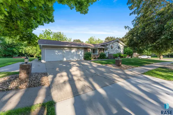 804 N Maplewood Dr, Madison, SD 57042