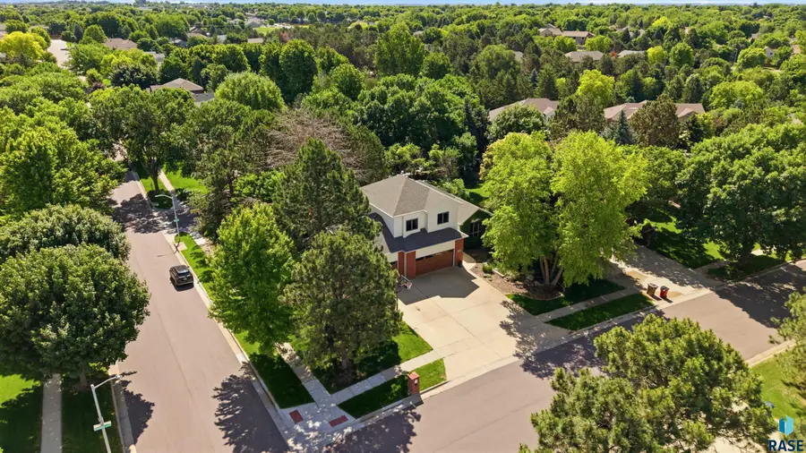 3000 S Amanda Ct, Sioux Falls, SD 57103 - #2