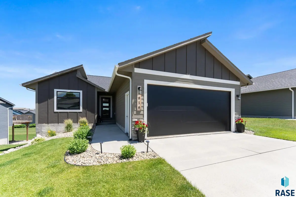 816 N Yankee Ave, Sioux Falls, SD 57110 - #1